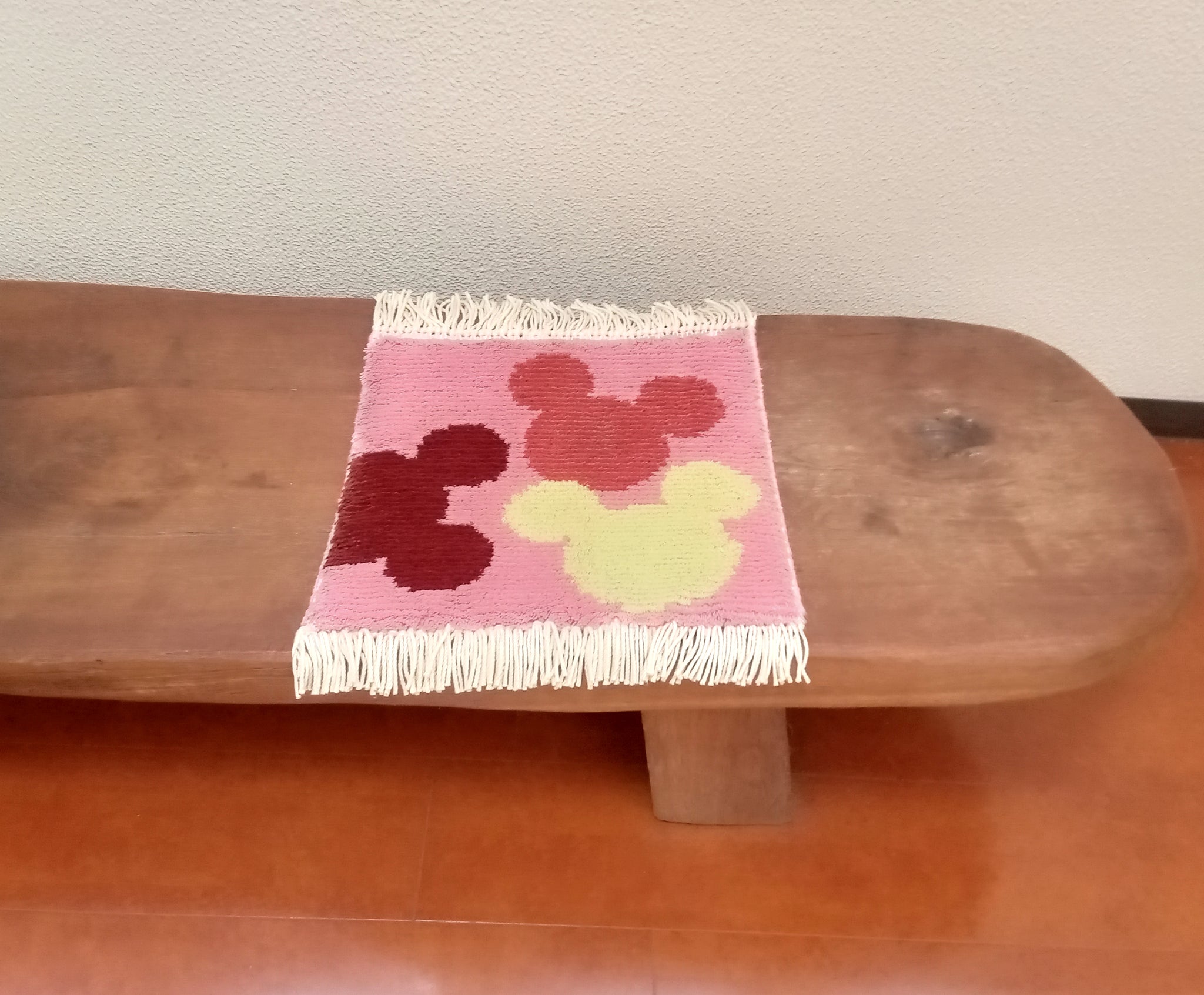 本家鍋島緞通 吉島伸一鍋島緞通株式会社 | 手織りの技を唯一、今に