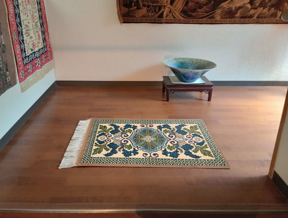 献上蟹牡丹文 縁七宝　「Kenjoganibotanmon Fuchishippo」