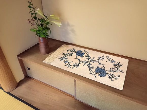 工芸展出展作品 – 本家鍋島緞通